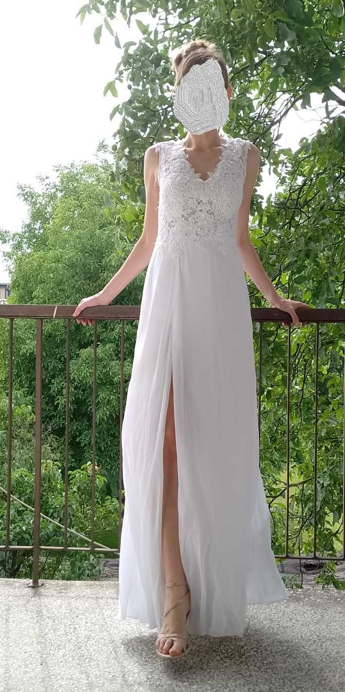 Suknia ślubna 34-36, odczyszczona, na bardzo wysoką osobę (Adria)