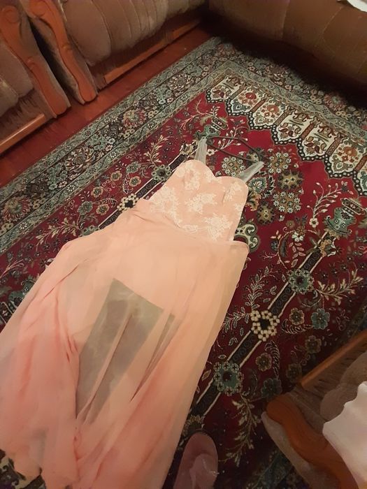 Продам вечірню  сукню в хорошому вигляді