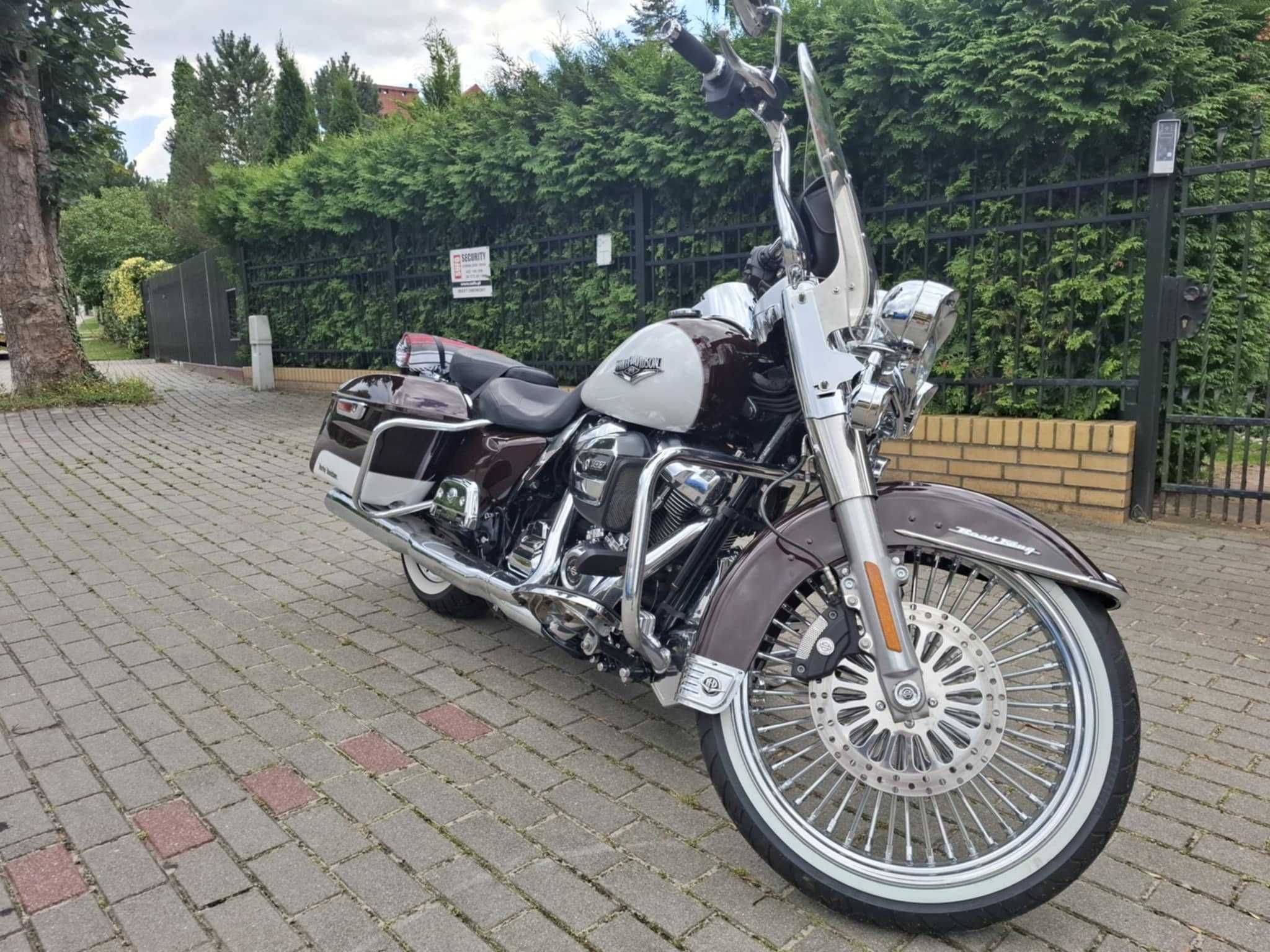 HARLEY DAVIDSON FLHR rok 2021  1760 mil