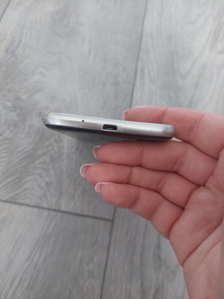 Sprawny Telefon Samsung Galaxy J3 6