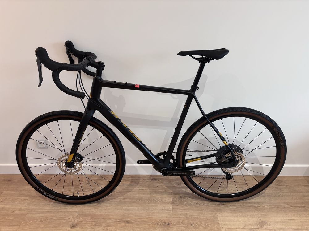 Rower Gravel Fuji Jari 1.3 Carbon esker aspre GRX
