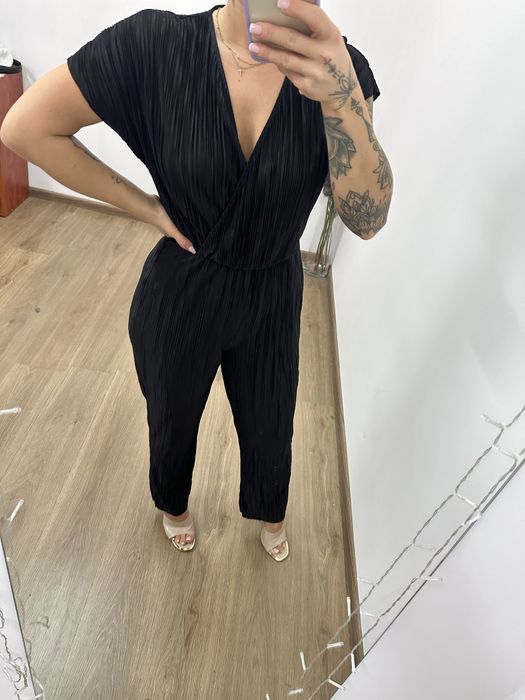 Czarny kombinezon pieces