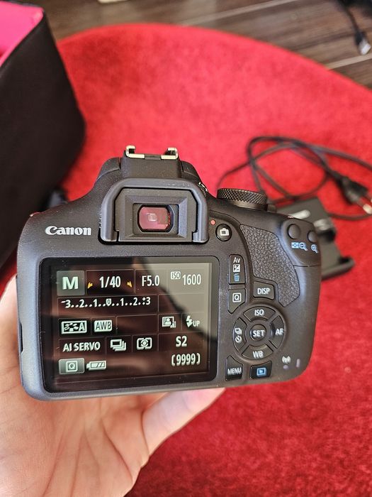 Vendo Máquina Canon 2000D