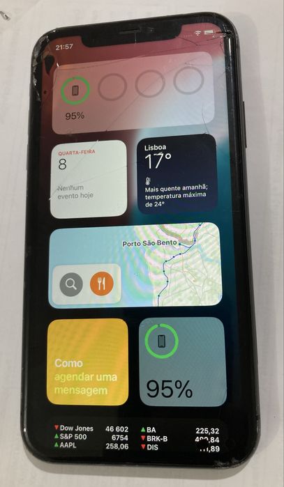 iPhone 11 — ótimo estado, tela com pequeno trincado