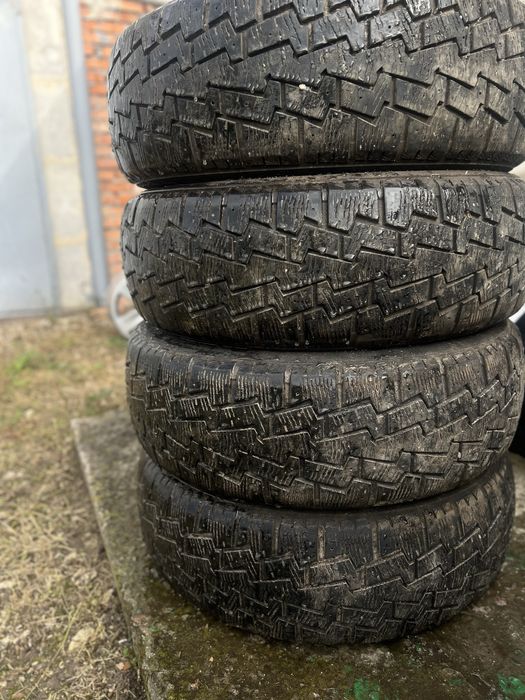 Зимова резина  215/70 R16