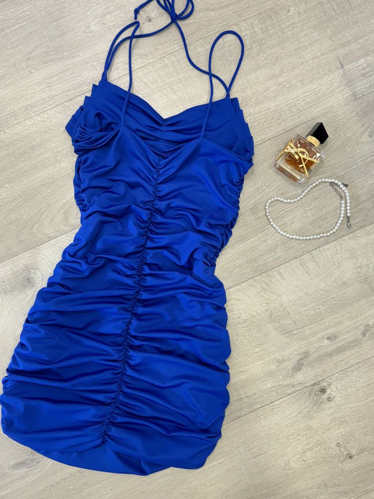 niebieska sukienka mini krótka wakacyjna coquette