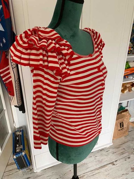 h&m sweter bufki falbanki marynarki rozpinany odkryte ramiona w paski