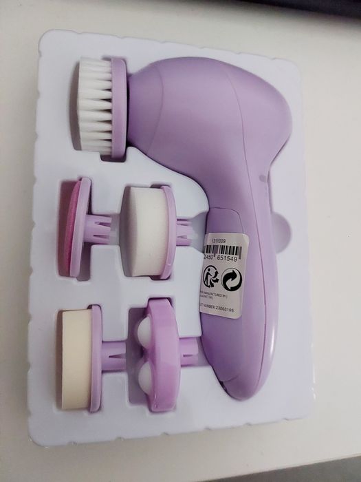 Escova de limpeza facial e pinça com luz novas