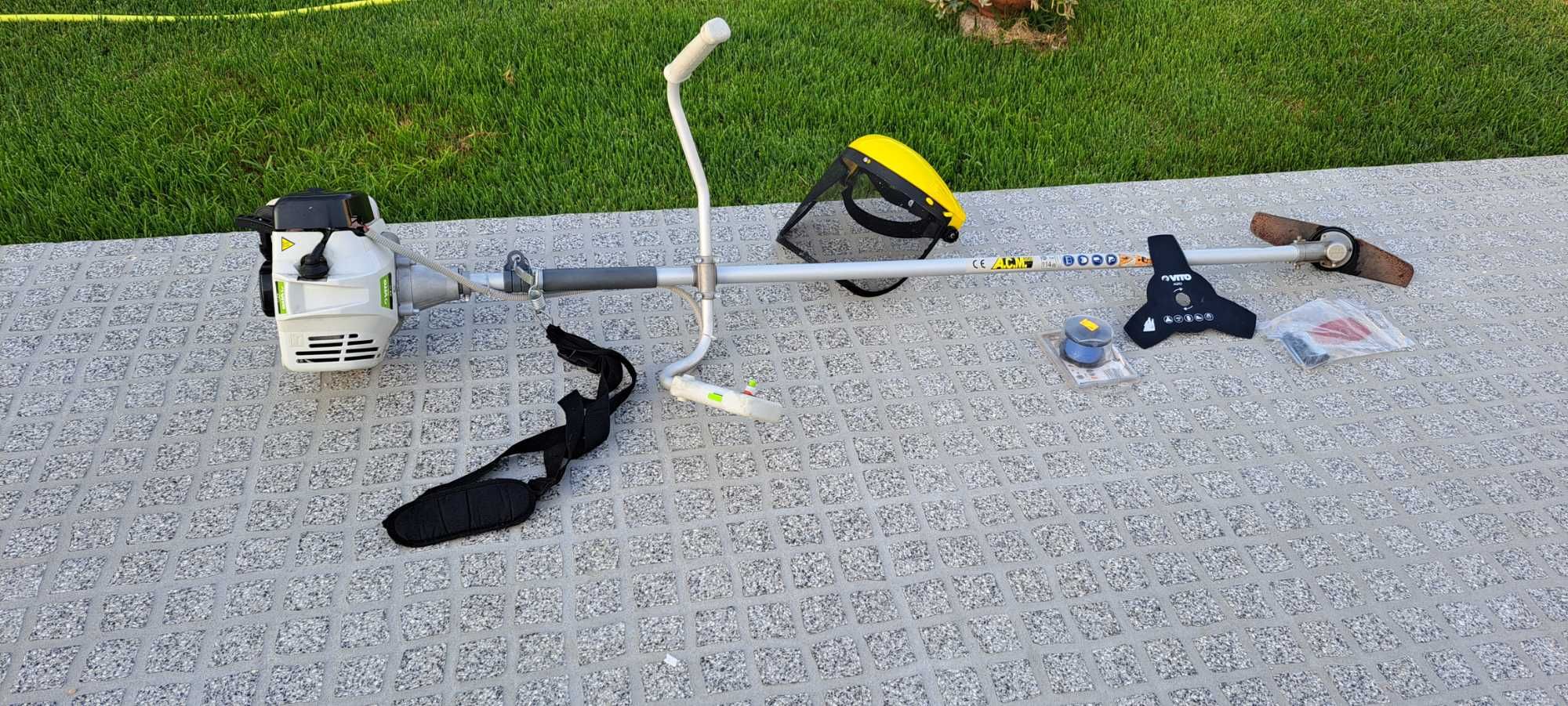 Roçadoura a gasolina como nova.