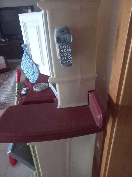 Cozinha de brincar de criança com acessórios