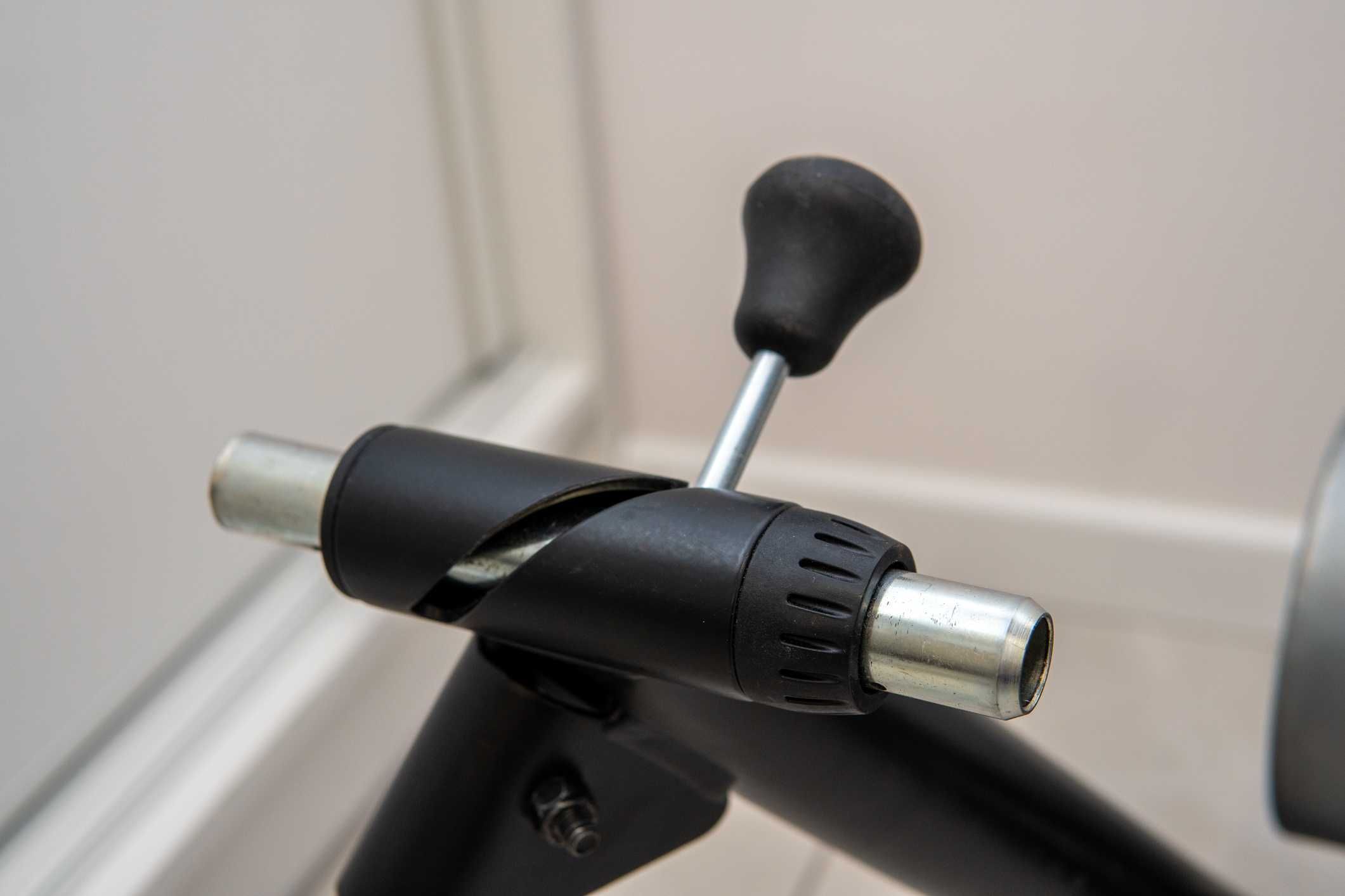 Saris fluid 2 trenażer rowerowy kompatybilny ze zwift