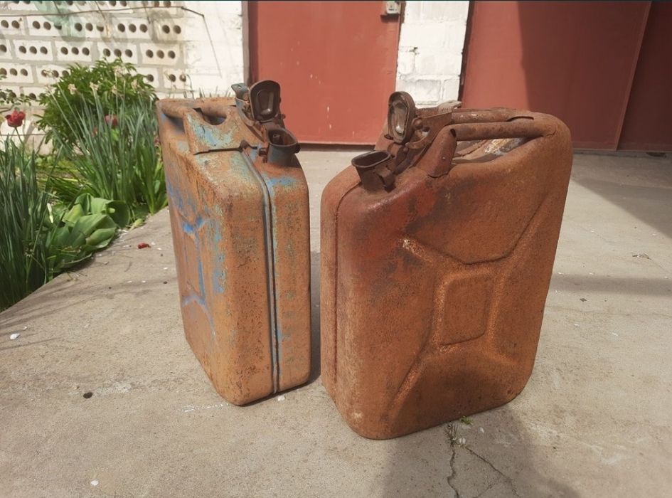 Продам канистры 20 л