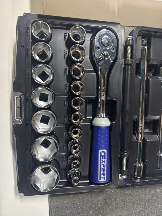 Britool zestaw kluczy profesjonalnych nasadowych z grzechotką