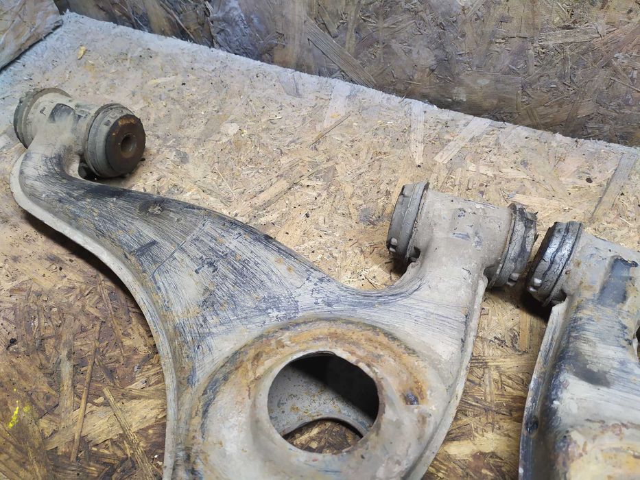 Ричаг передній Мерседес 124 Mercedes w124