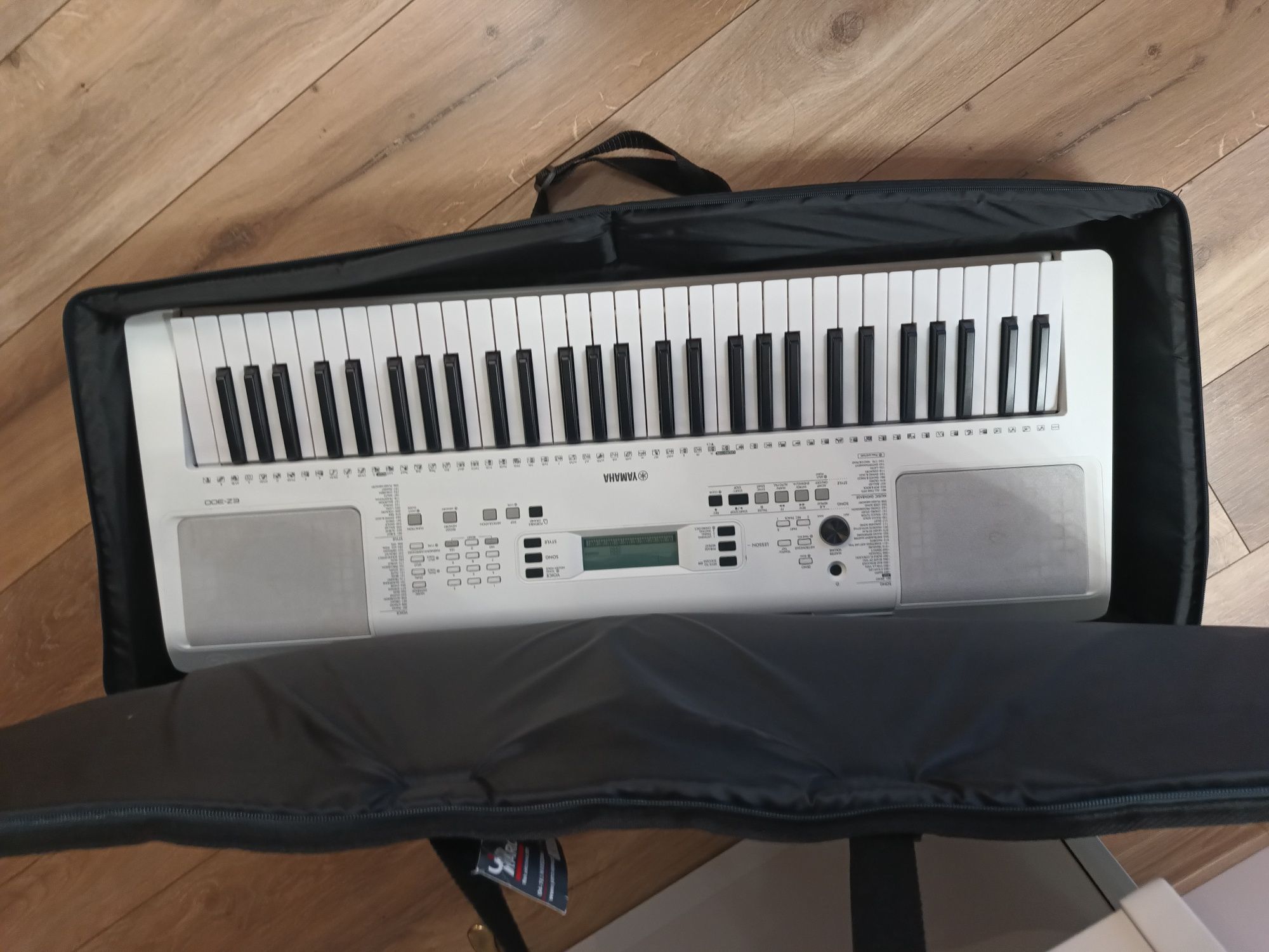 Keyboard Yamaha EZ - 300 + statyw + pokrowiec