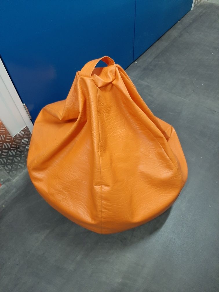 Puff laranja para sala/quarto