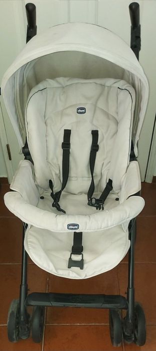 Carinho de bebé Chicco e outro...