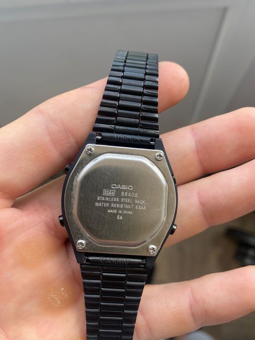 Годинник Casio B640w в чорному кольорі