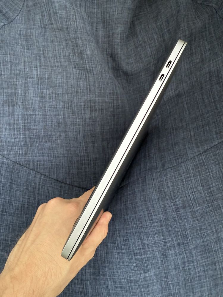 Macbook pro 13 2019 i5 1.4-3.2/ 8GB / 128gb/ 93% АКБ / Touch Bar