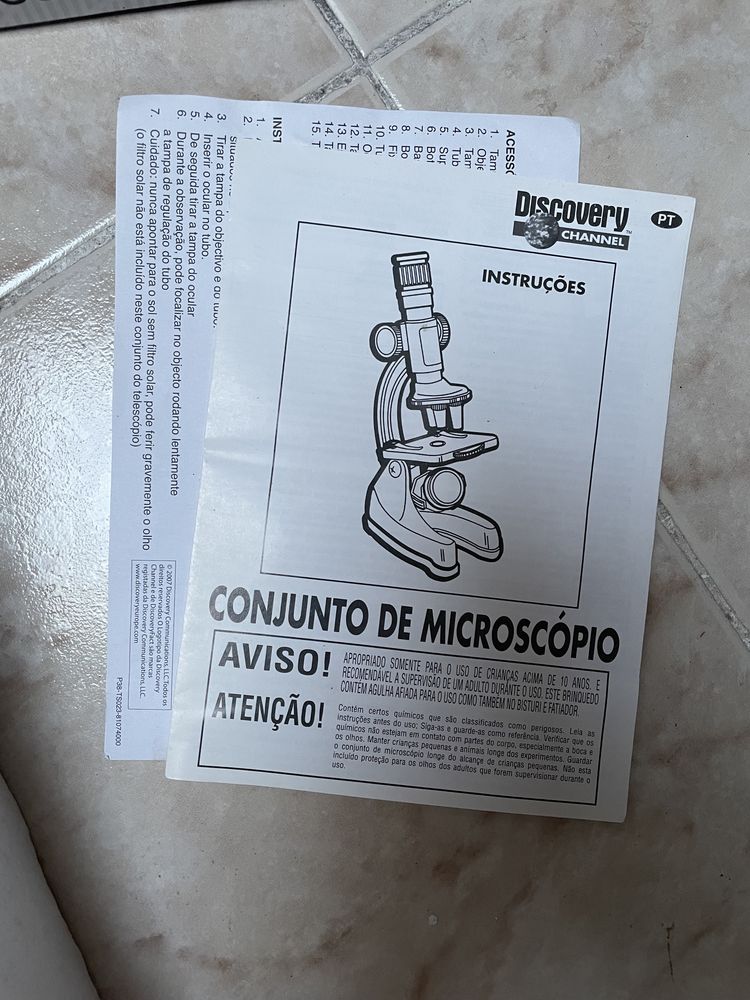 Conjunto telescópio e microscópio