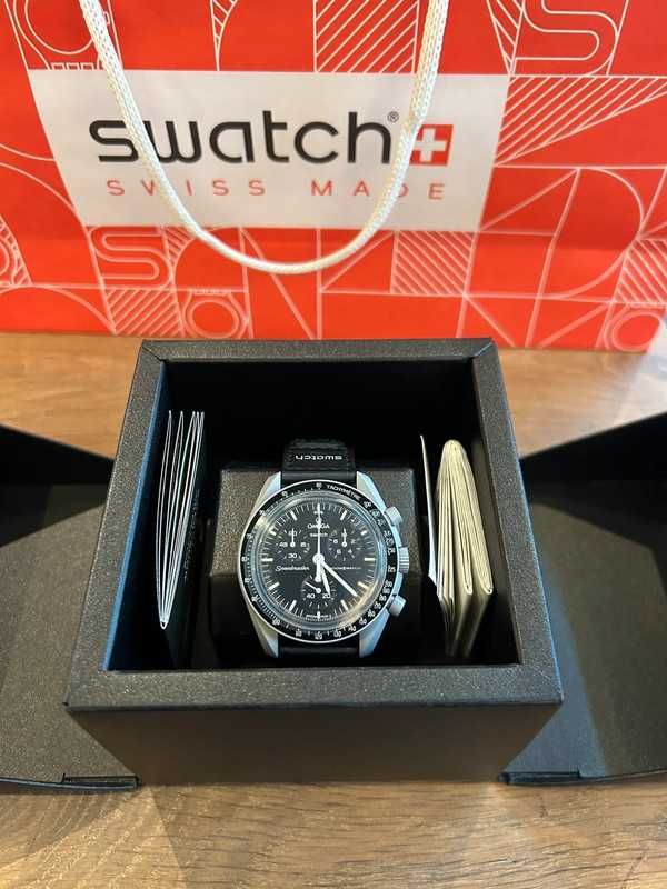 Moonswatch Moon SO33M100 – Omega x Swatch VIP Drop