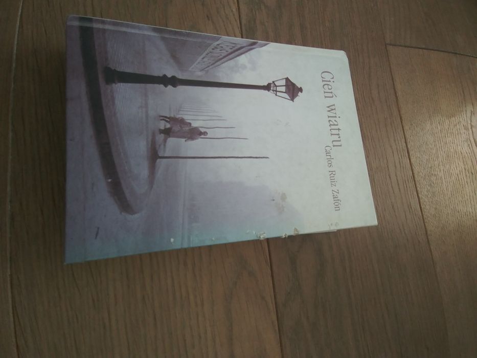Carlos Ruiz Zafon  ' Cień wiatru '