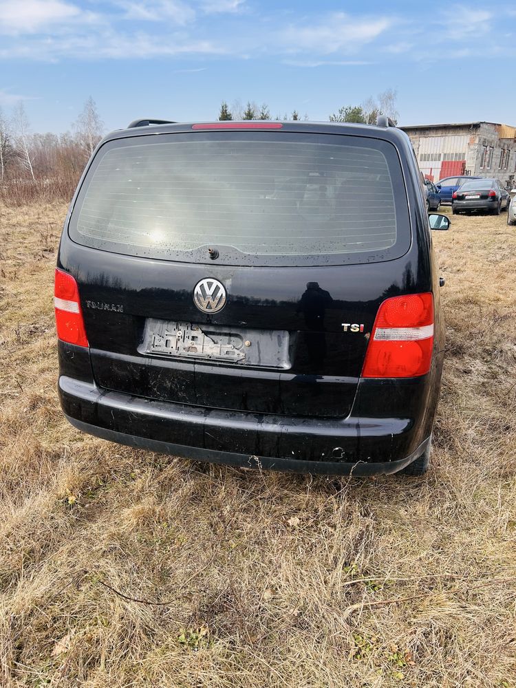 Części Volkswagen Touran/lampy/maska/drzwi/rozrusznik/turbo/zderzak