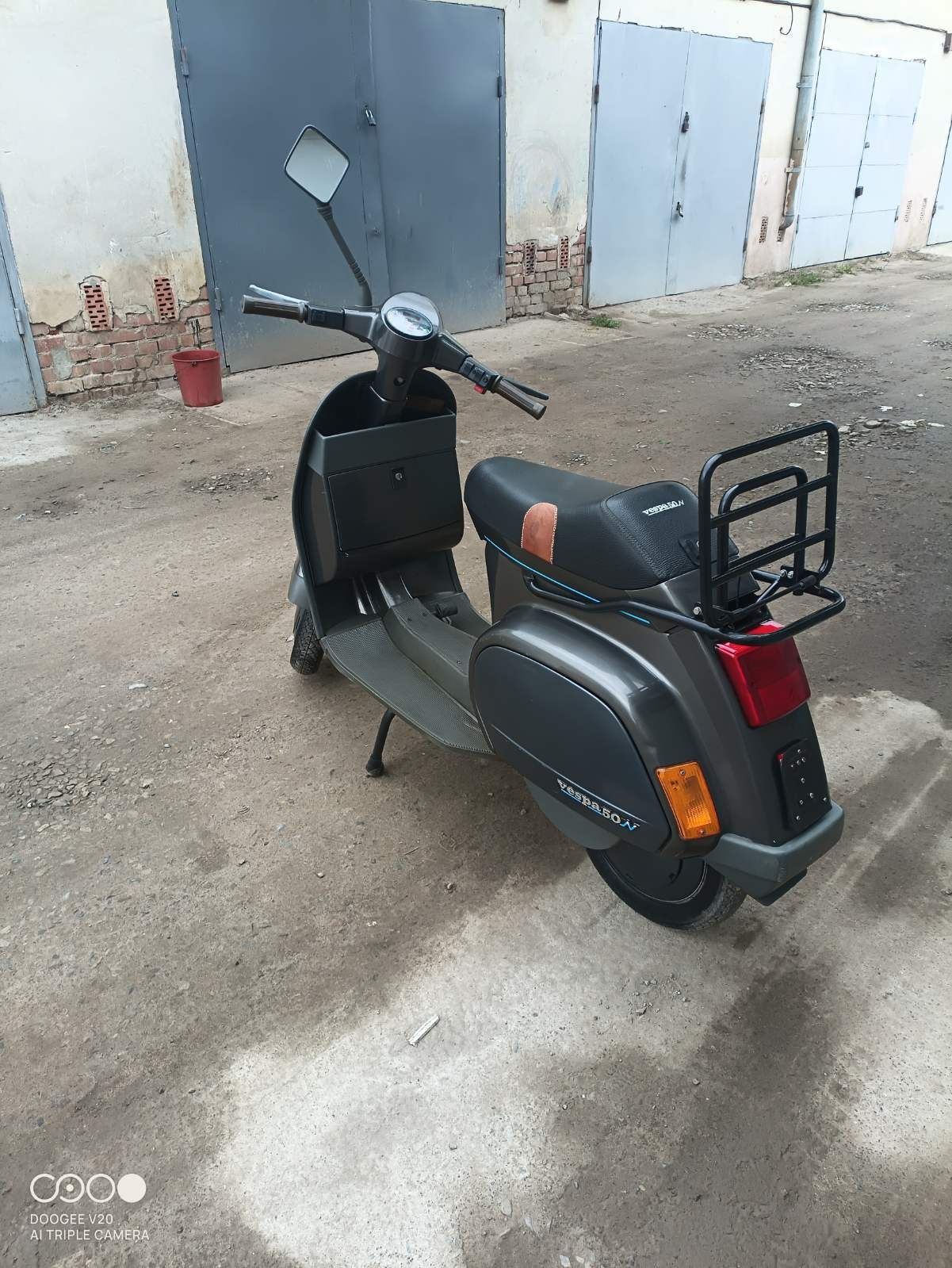 Мопед Vespa привезений з Італії