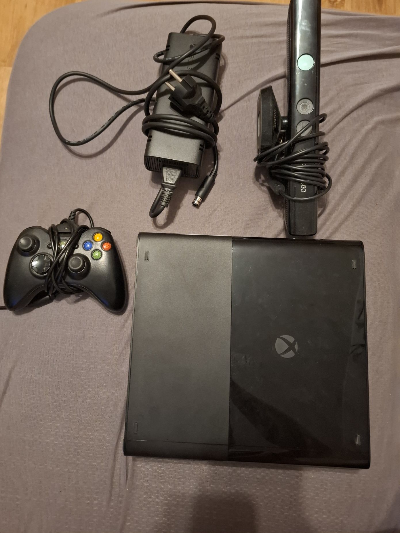 Xbox 360, kinect, 1 pad, 4 gry