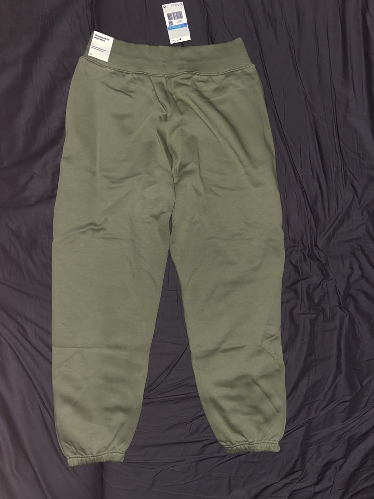 Dresy Nike o kroju oversize