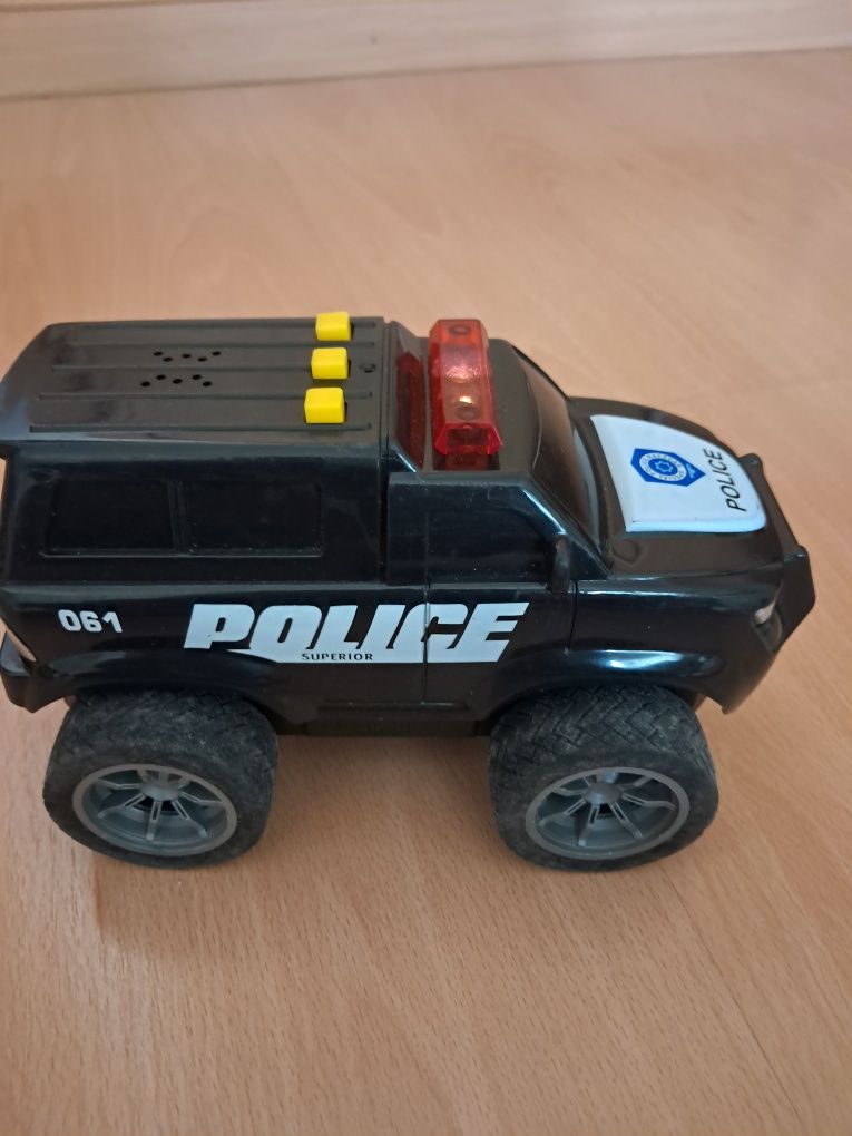 Ambulância, carro policia e helicóptero