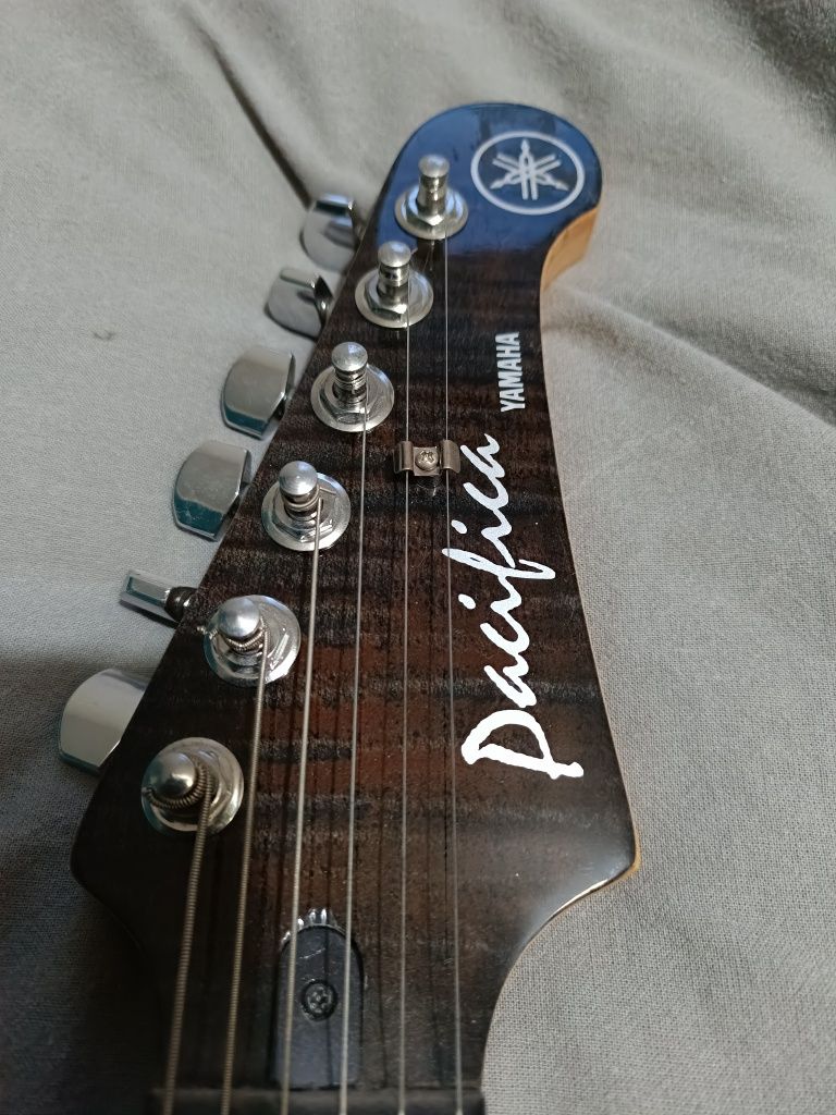 Gitara Yamaha 212
