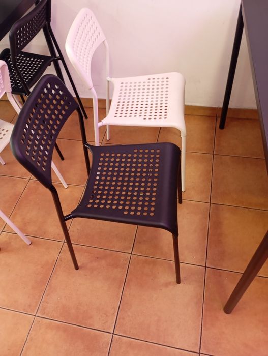 16 Cadeira para café ou casa (8 brancas 8 pretas)