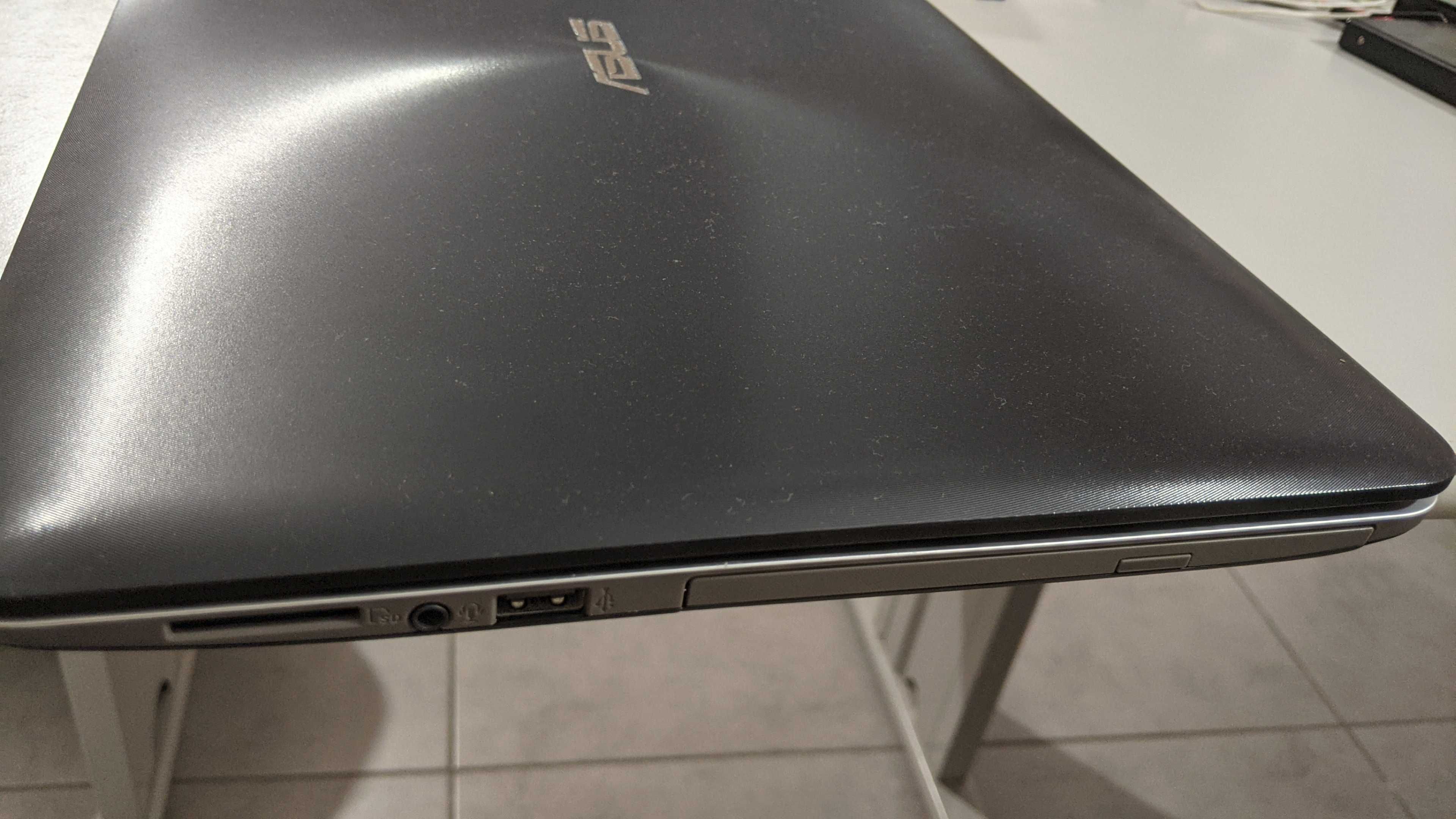 Asus x556ub core i5 8gb RAM 250GB SSD