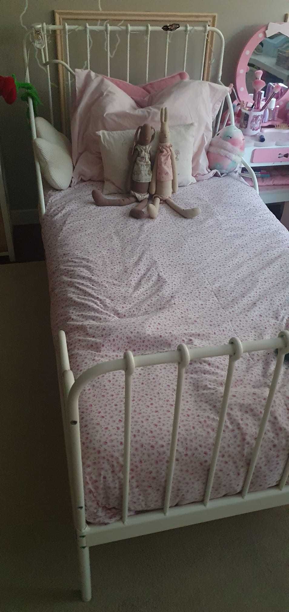 Cama de criança branca e extensível até 200cm