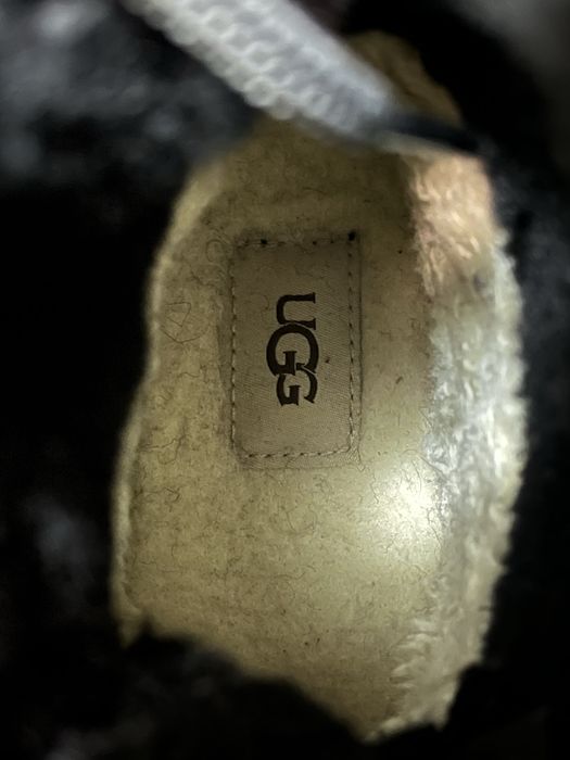 Зимові високі черевики  Ugg. 37 розмір.