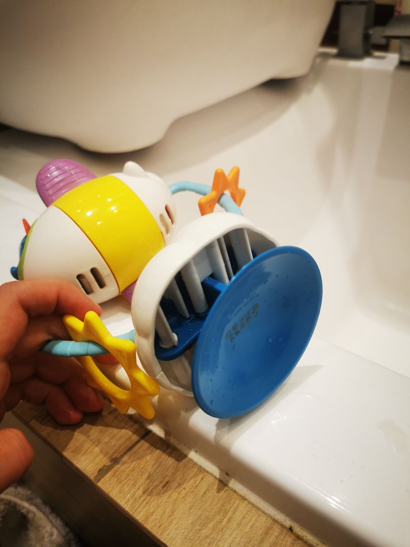 Zabawka manipulacyjna z przyssawką do karmienia kąpieli Fisher price