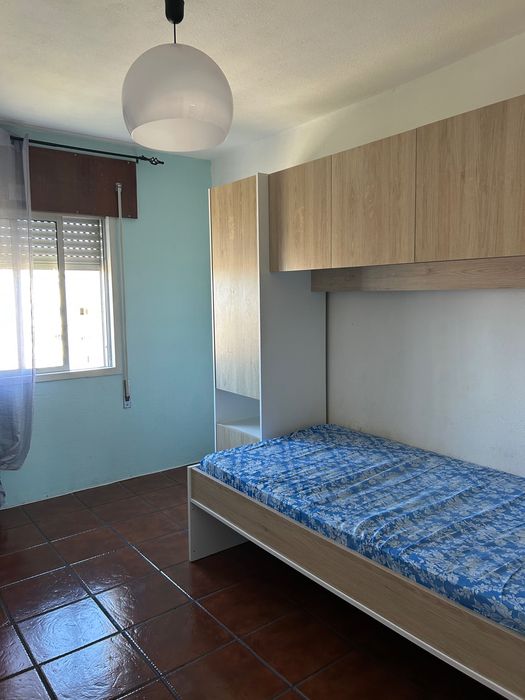 Arrenda-se quarto