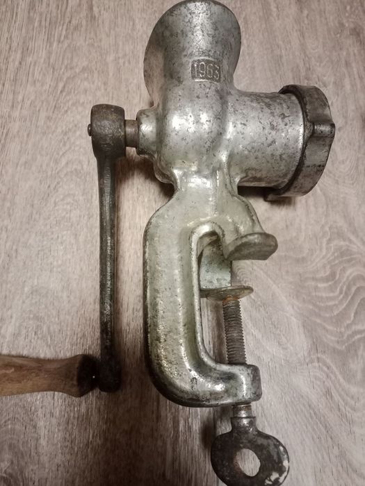 Мясорубка чугунная, раритет.