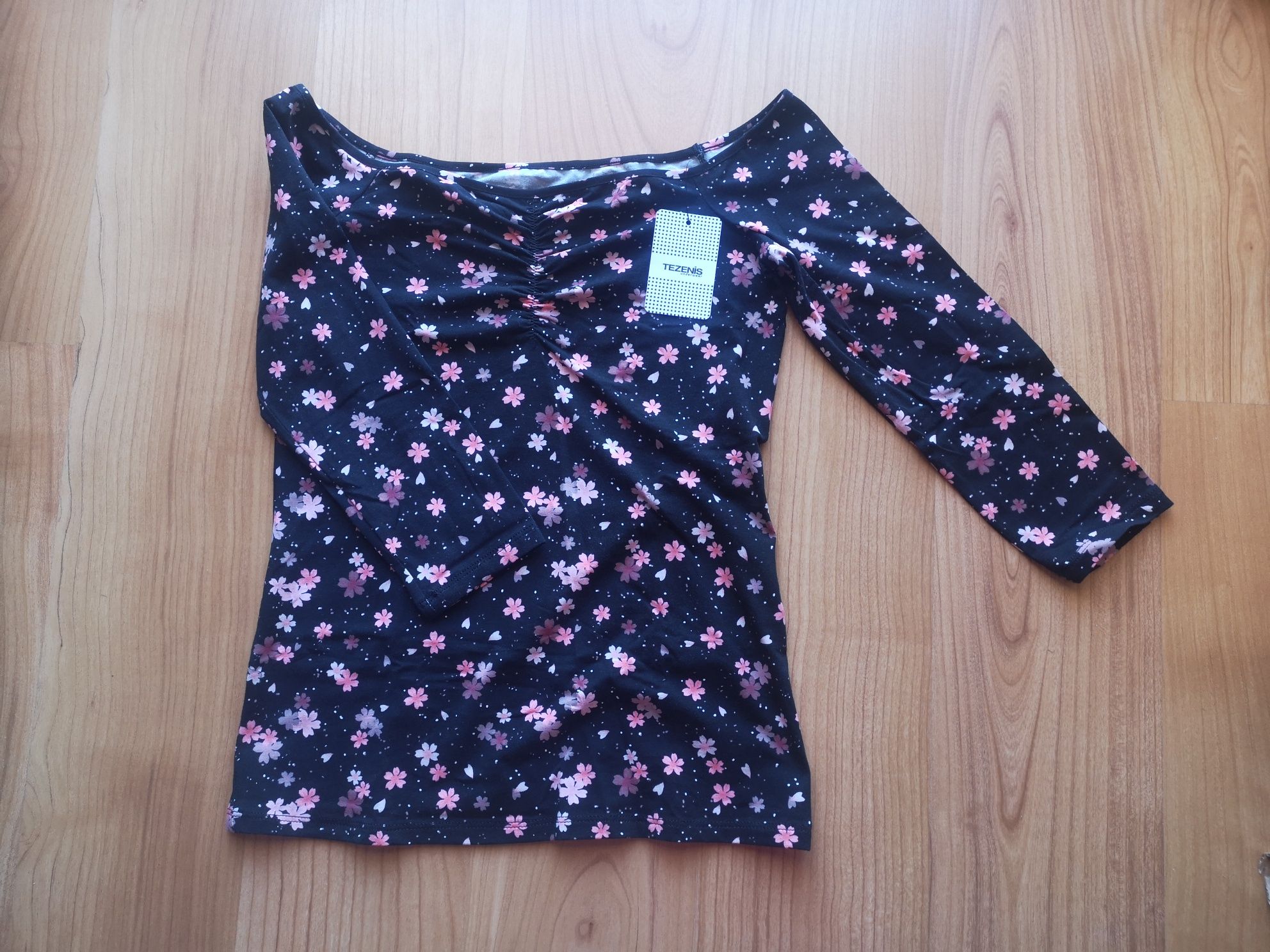 Camisola nova preta com flores,ombros de fora, mangas 3/4,Tezenis, M