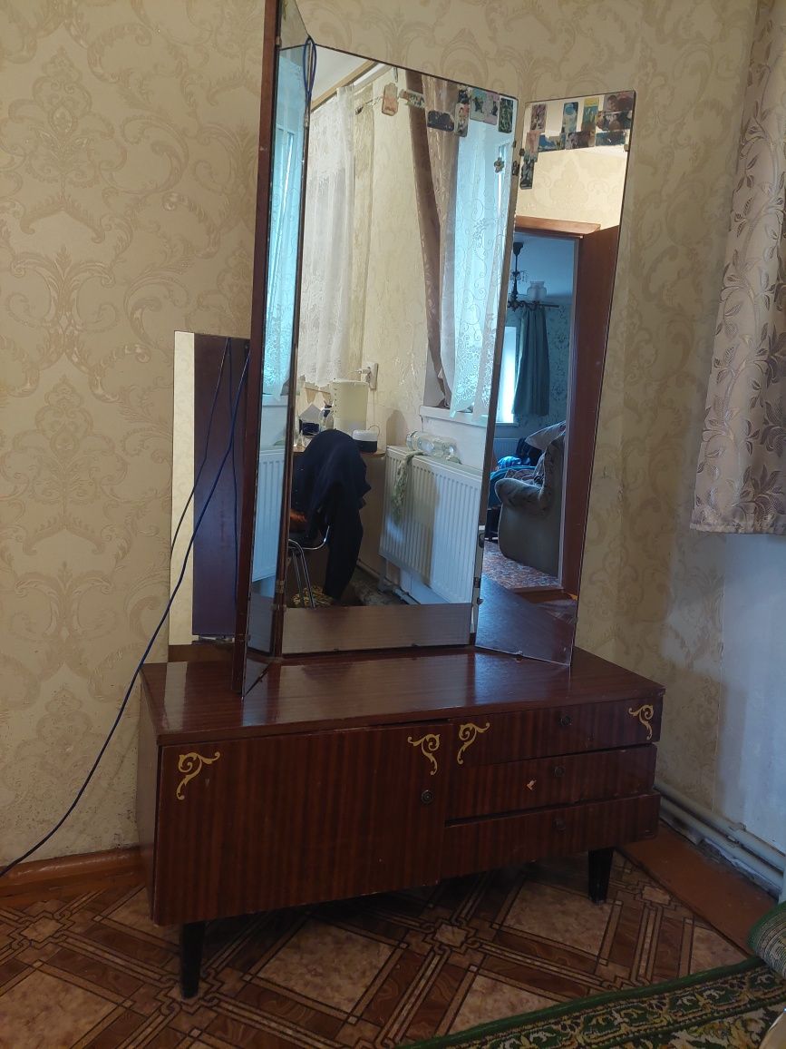 Трюмо зеркало продам