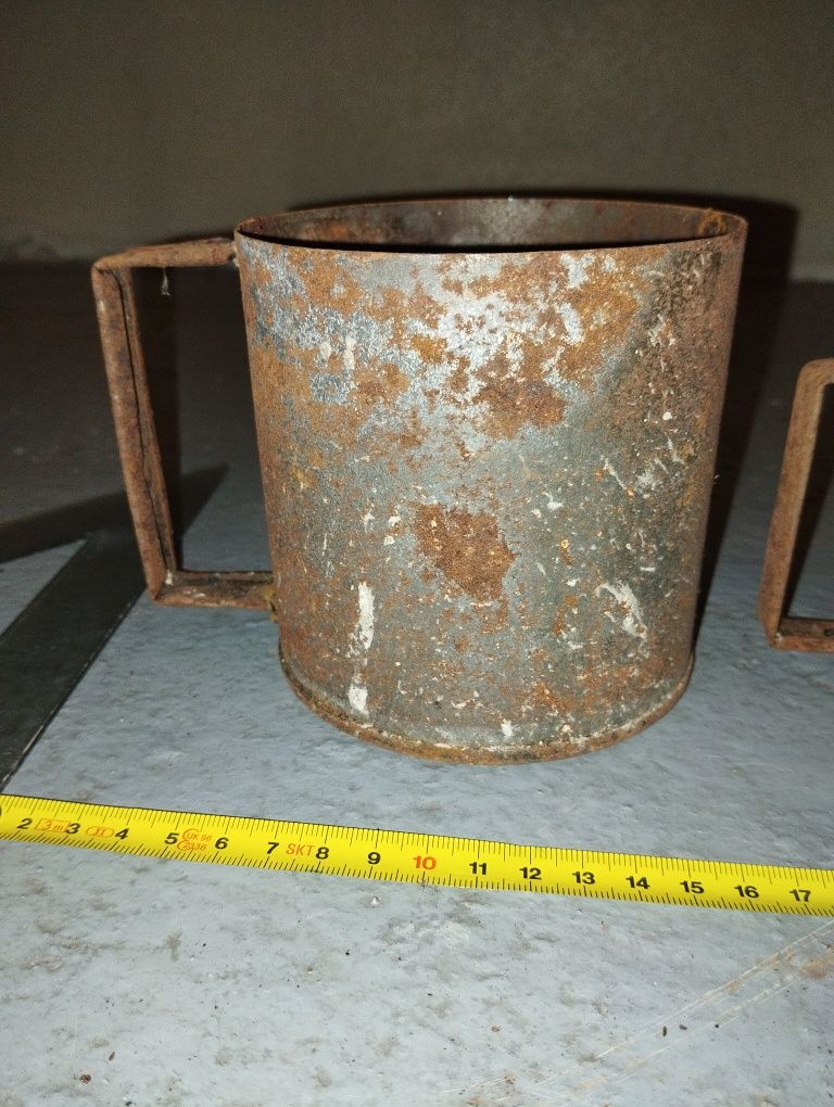 Canecas de ferro muito antigas