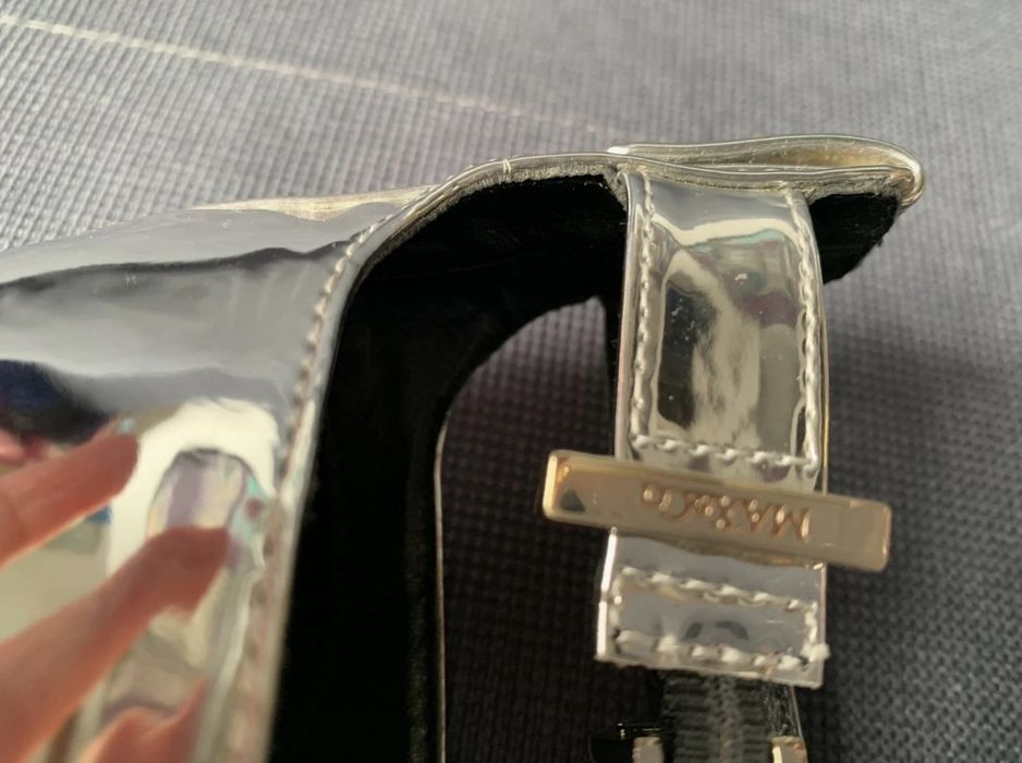 Sapatos prateados da Max&Co