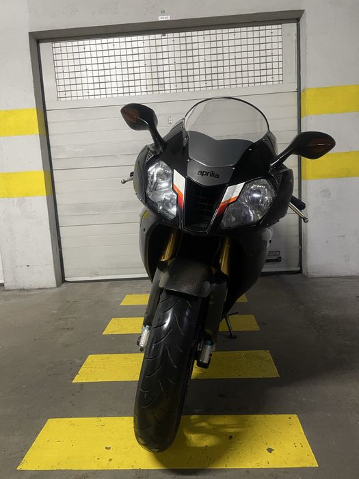 Aprilia RSV 1000 Factory