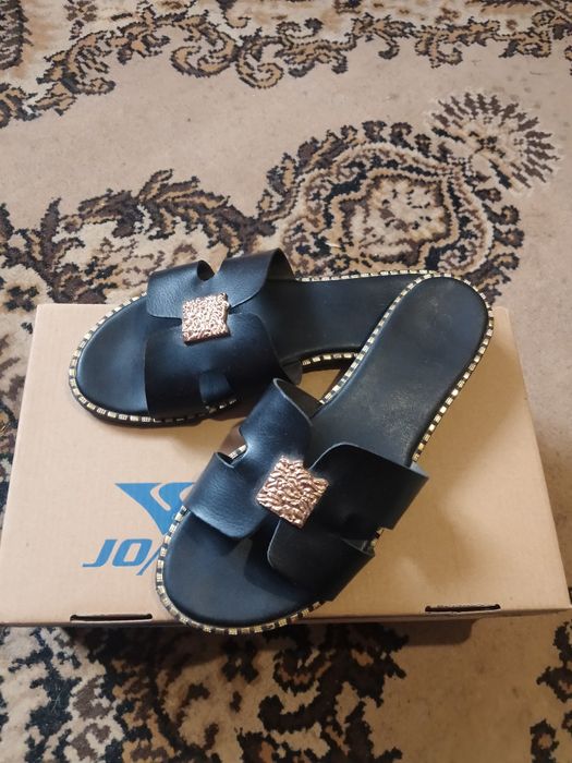 Шкіряні шльопанці