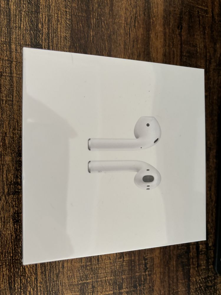 Nowe AirPods gen. 2 z etui ładującym