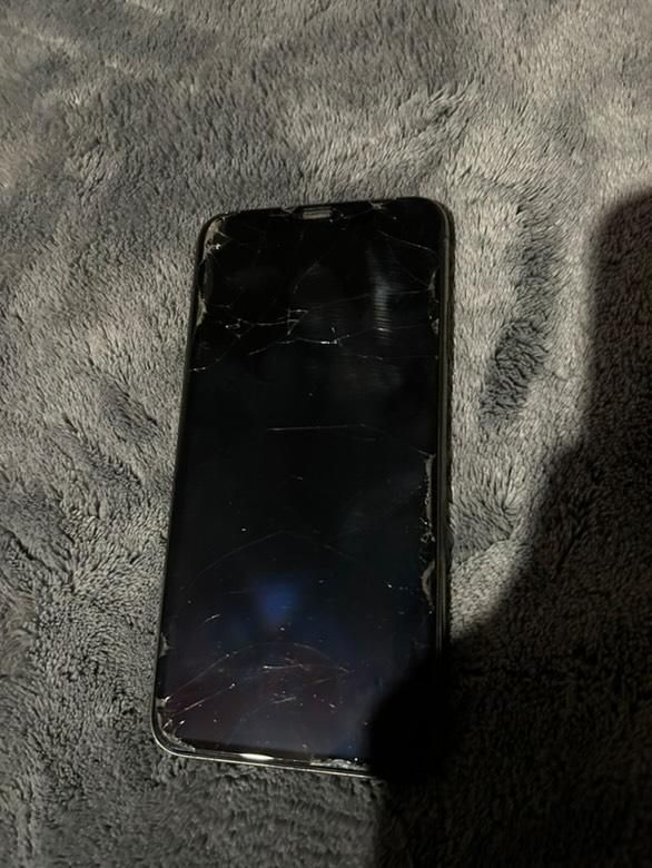 Продам Iphone xs max