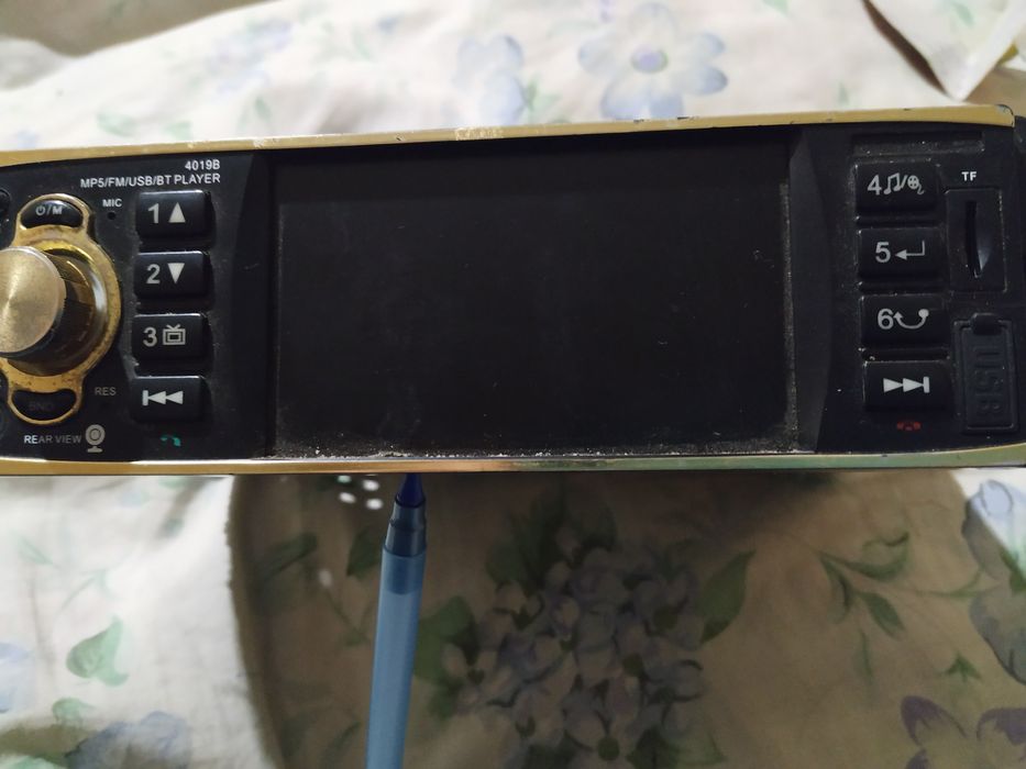 Магнитофон автомобильный б/у