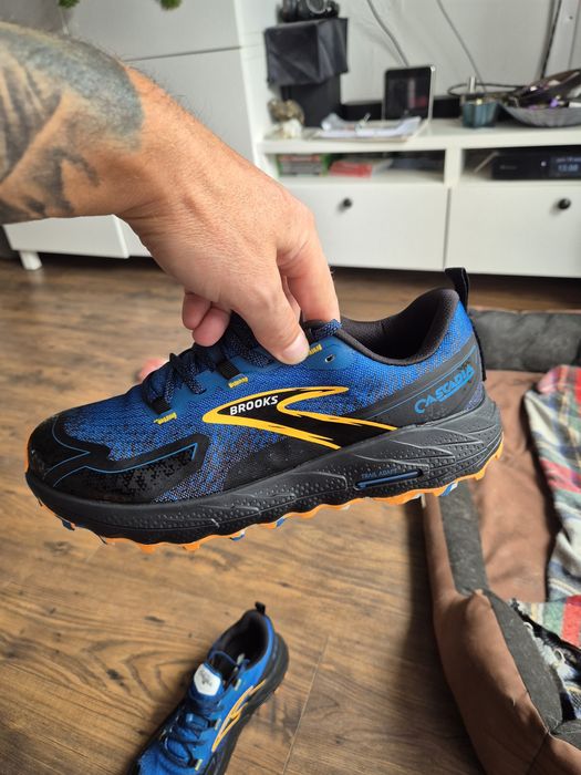 Brooks Cascadia 18