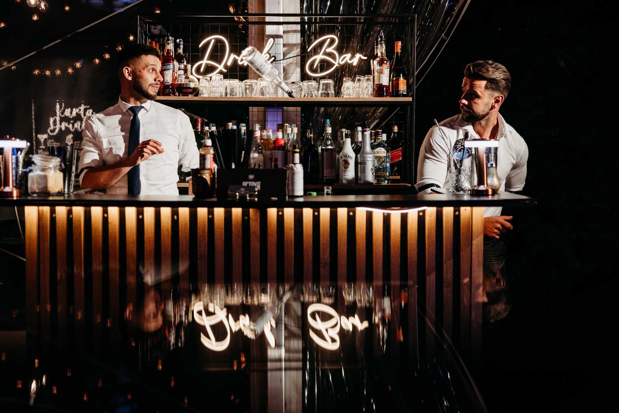 PLATINUM SERVICE - Drink bar - Mobilni barmani na wesele, urodziny